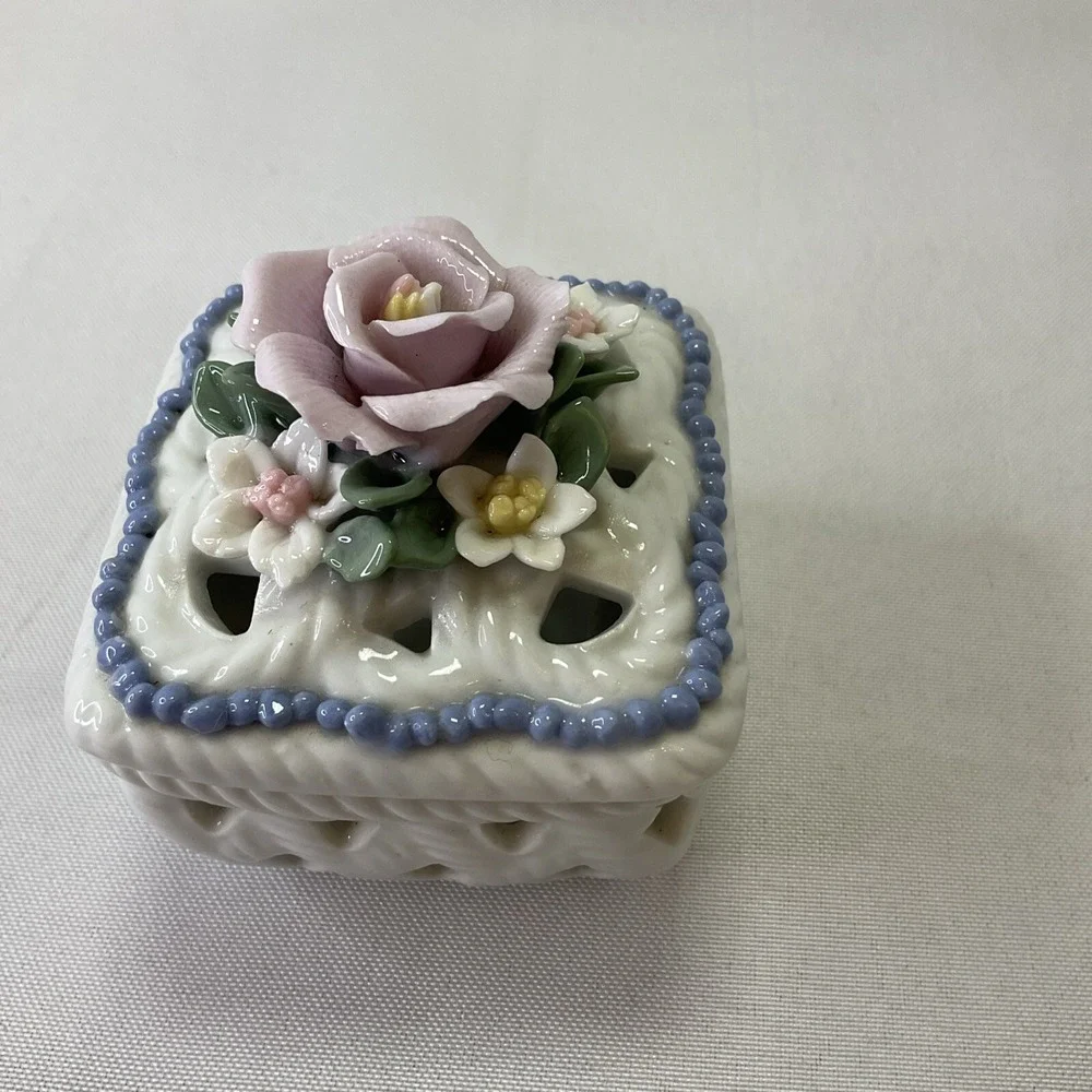 Vintage Capodimonte Porcelain Square Basket W Roses Vanity Jewelry Trinket ‎ Box